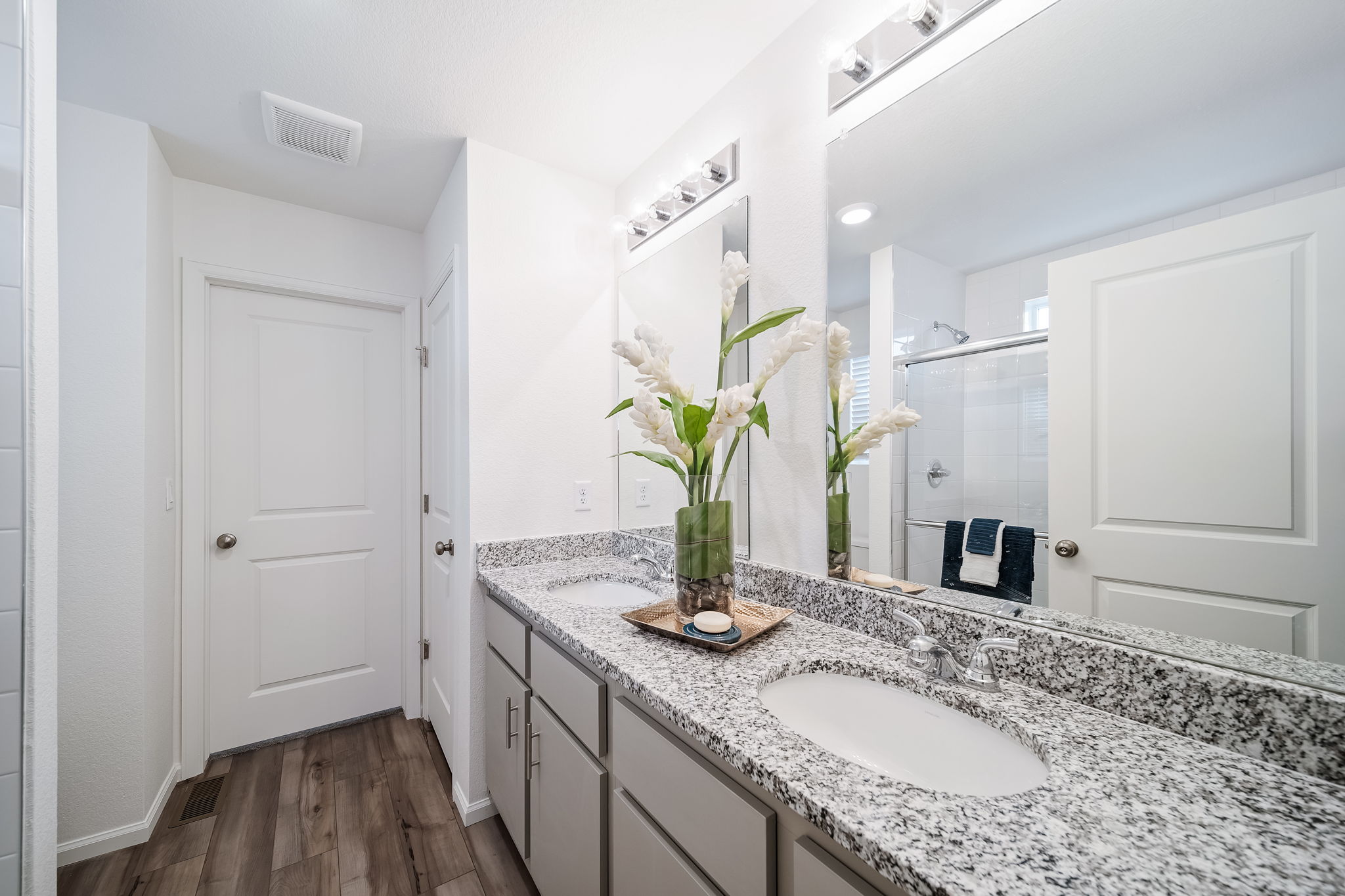 9914-Rand 13485 Primary Bathroom