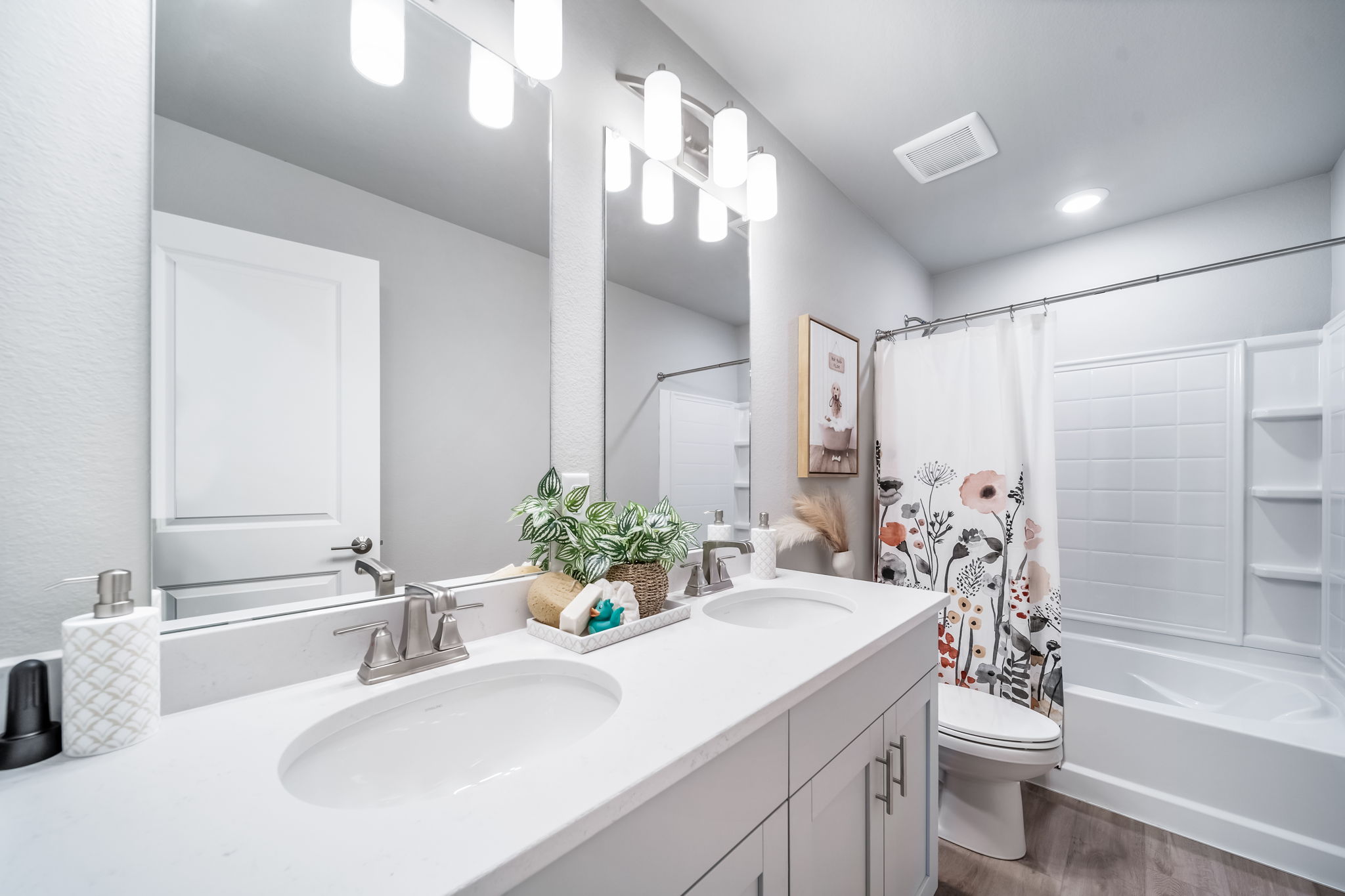 973-Triumph 3978 Bathroom 3