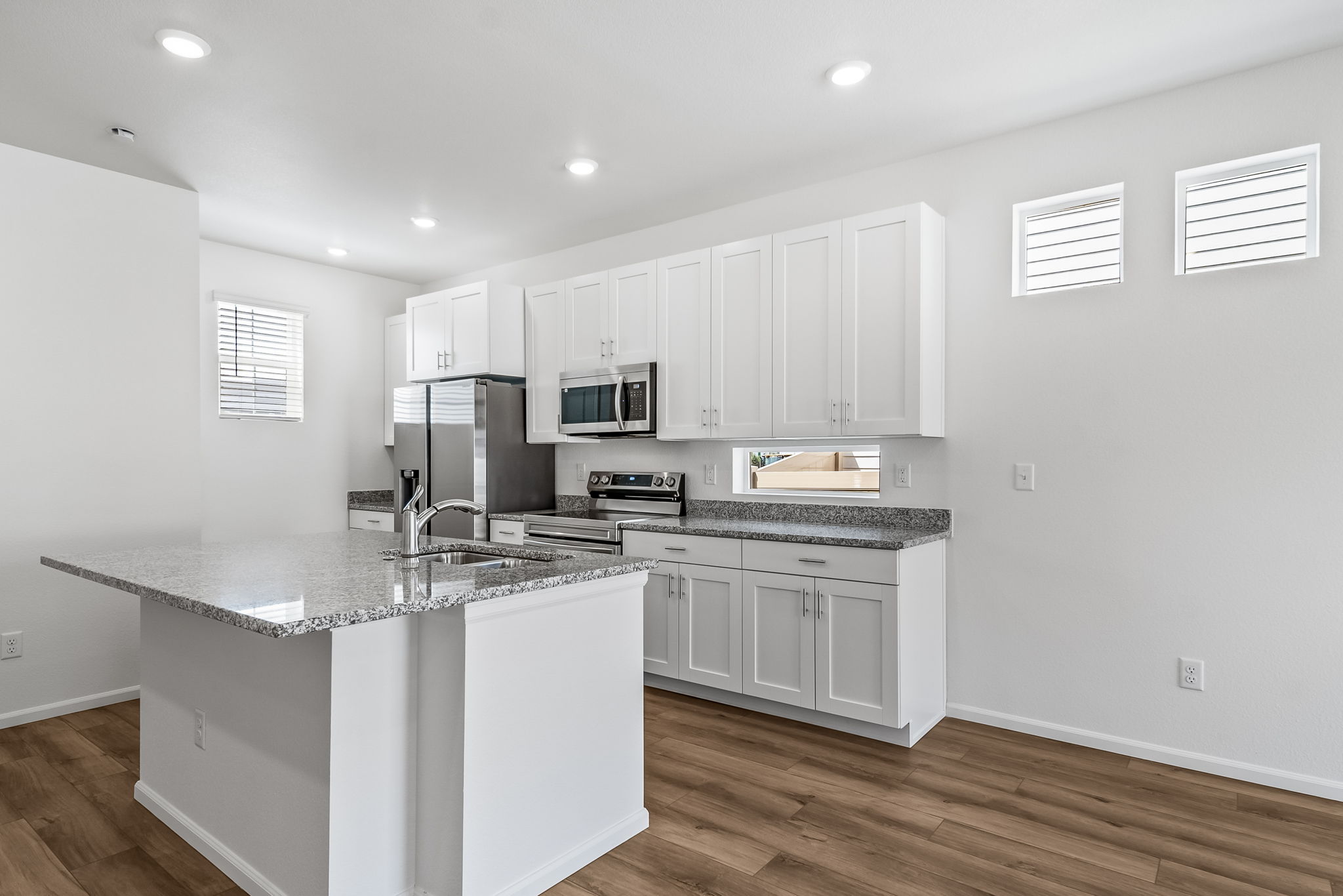931-dalton-porchlight-22381-kitchen 2