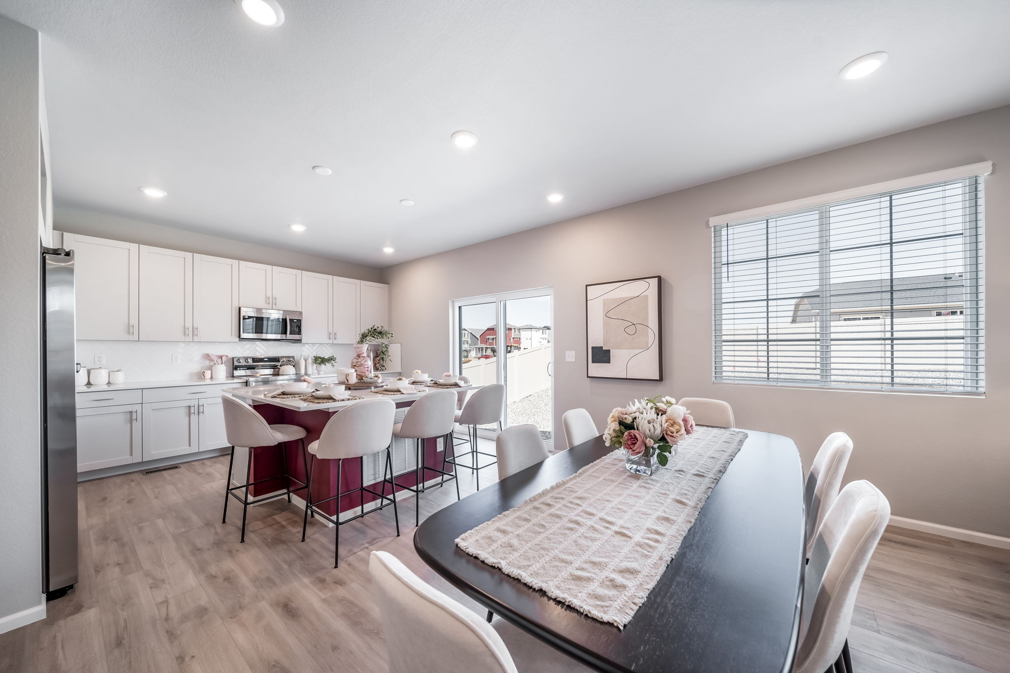 973-Triumph 3978 Dining Area/Kitchen