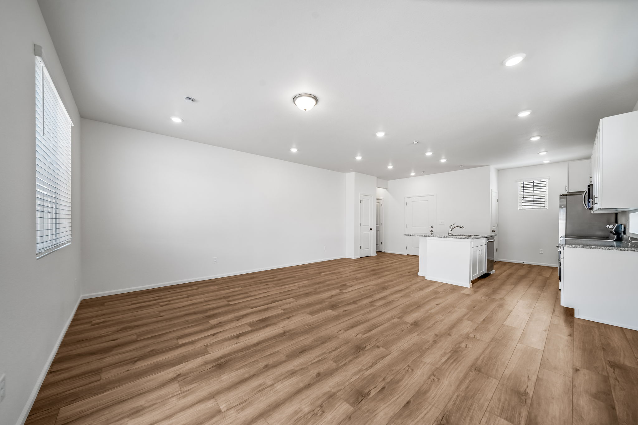 931-dalton-porchlight-22381-great room 2