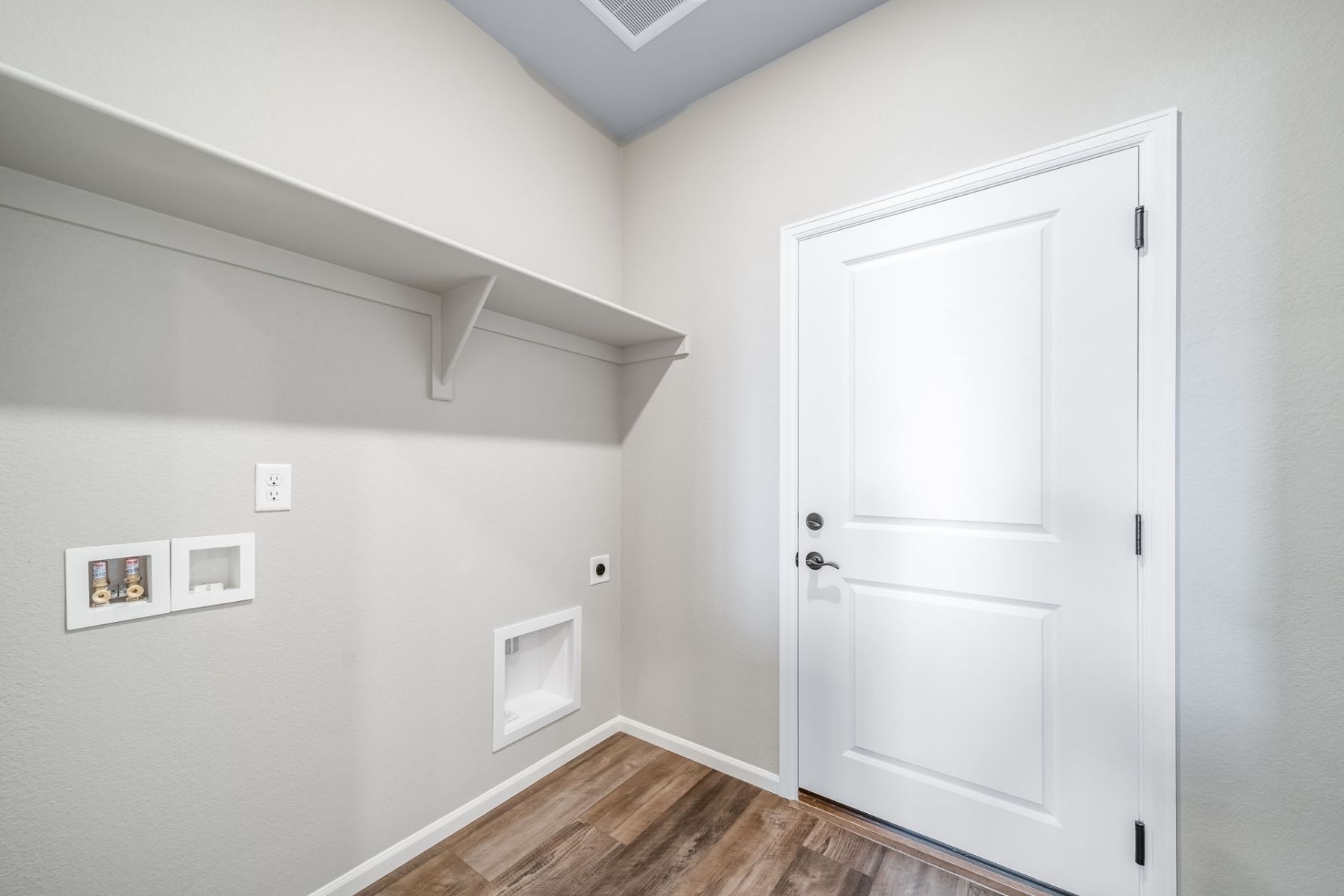 781 Monterey Epic 4975 Laundry Room