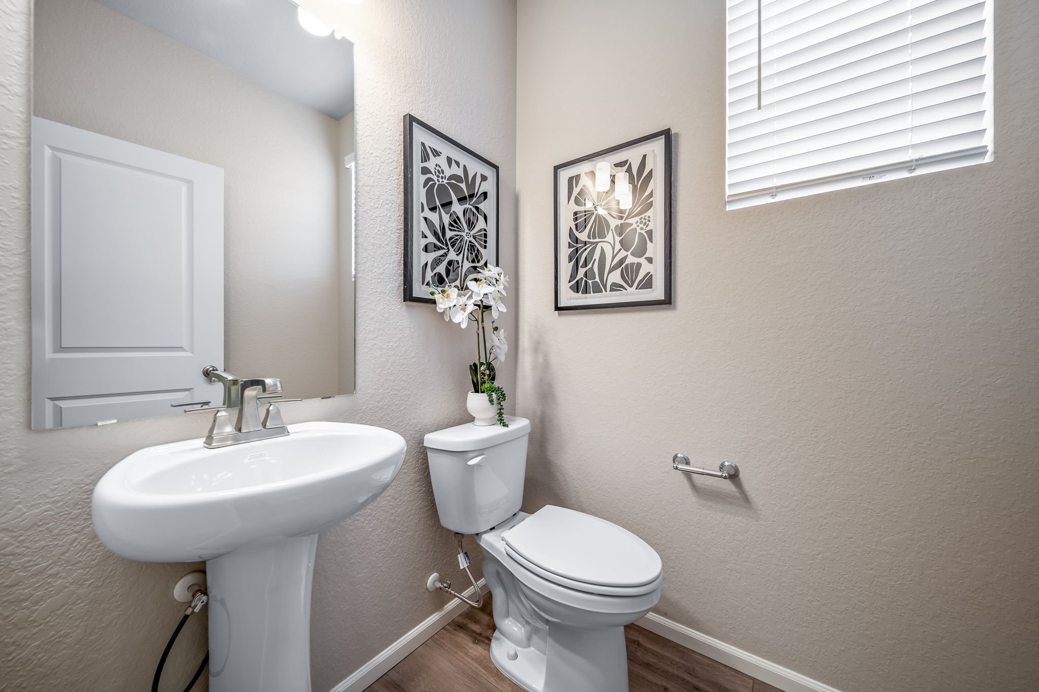 934-Griffin 22291 Powder Bathroom