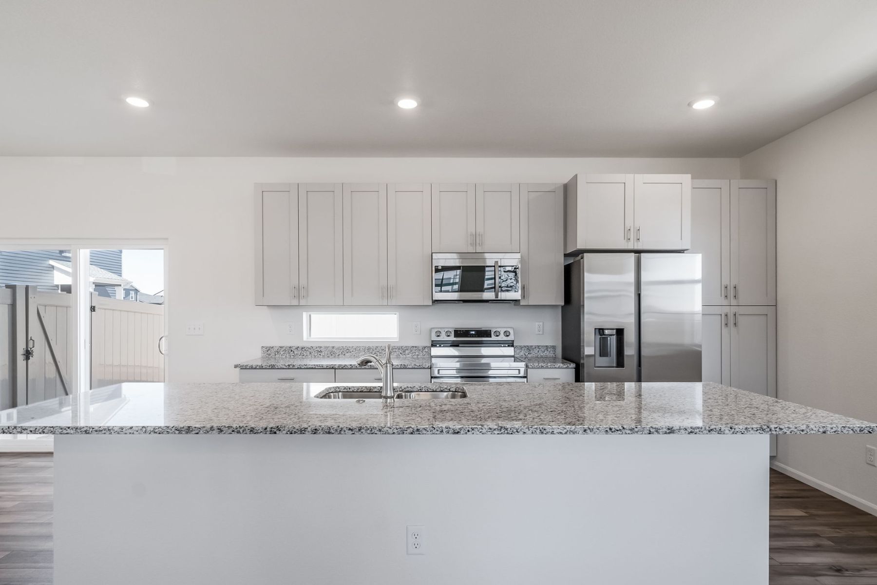 933 Selma 22293 Kitchen