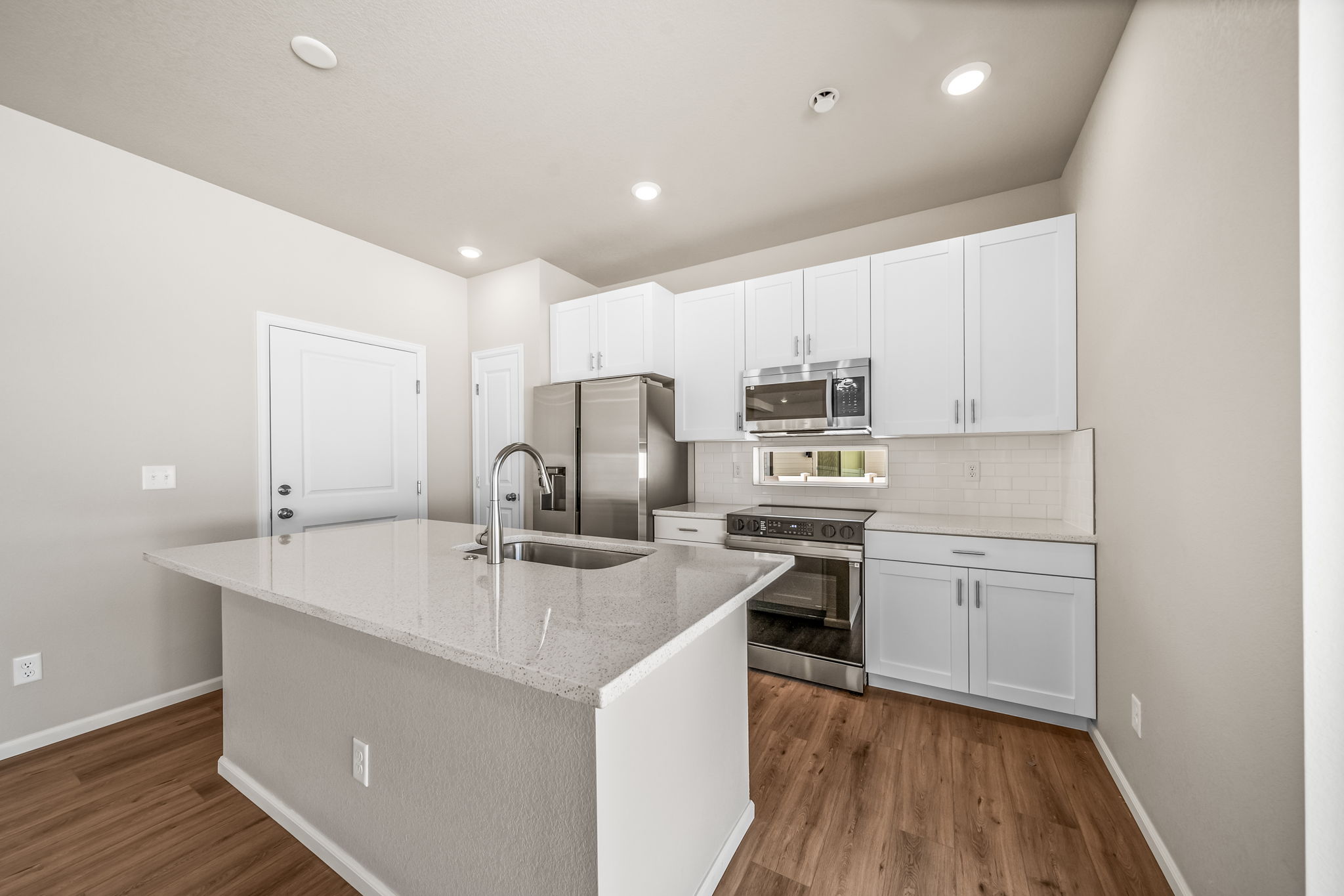 130-percheron-coach-house-GVR-22073-kitchen 2