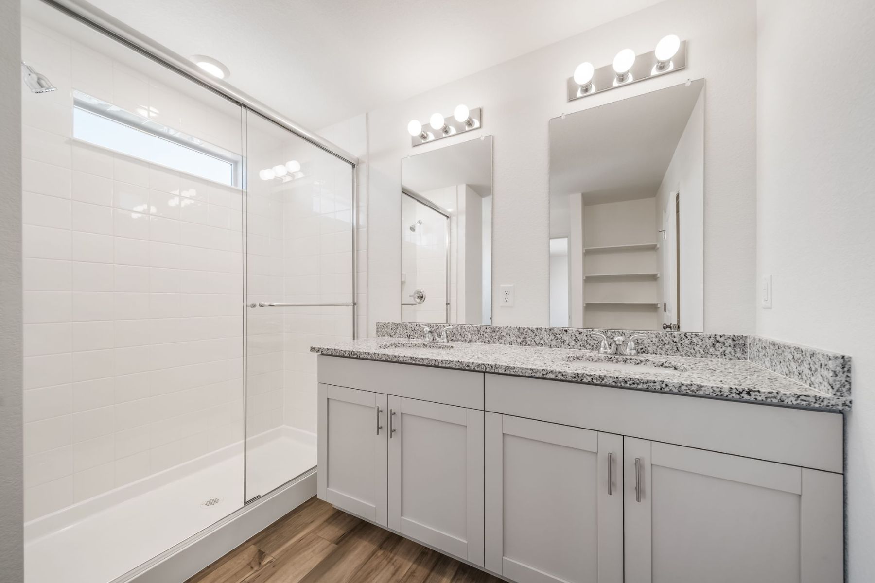 933 Selma 22293 Primary Bathroom