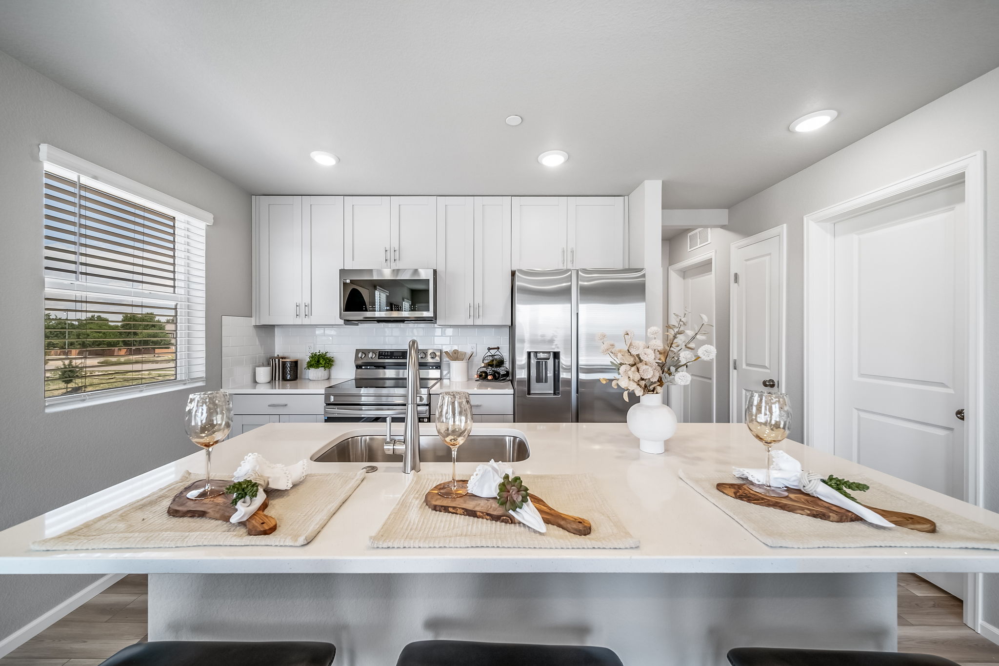 9914-Rand-American Dream-Reunion-13417 E 103rd-Kitchen