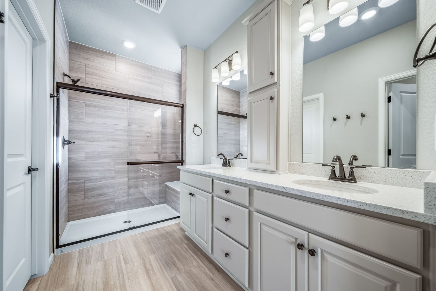 781 Monterey Epic 4975 Primary Bathroom