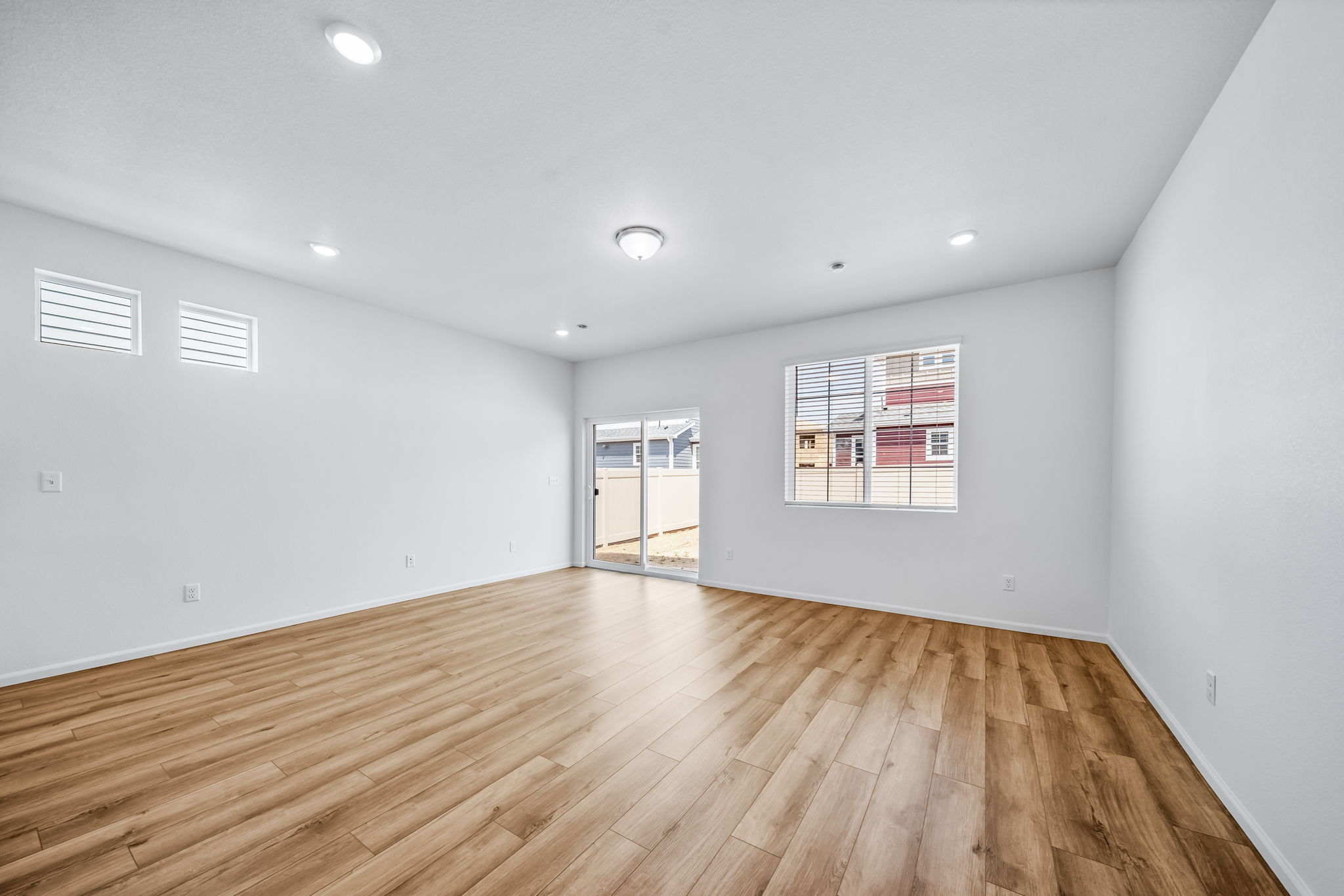 931-dalton-porchlight-22381-great room 3