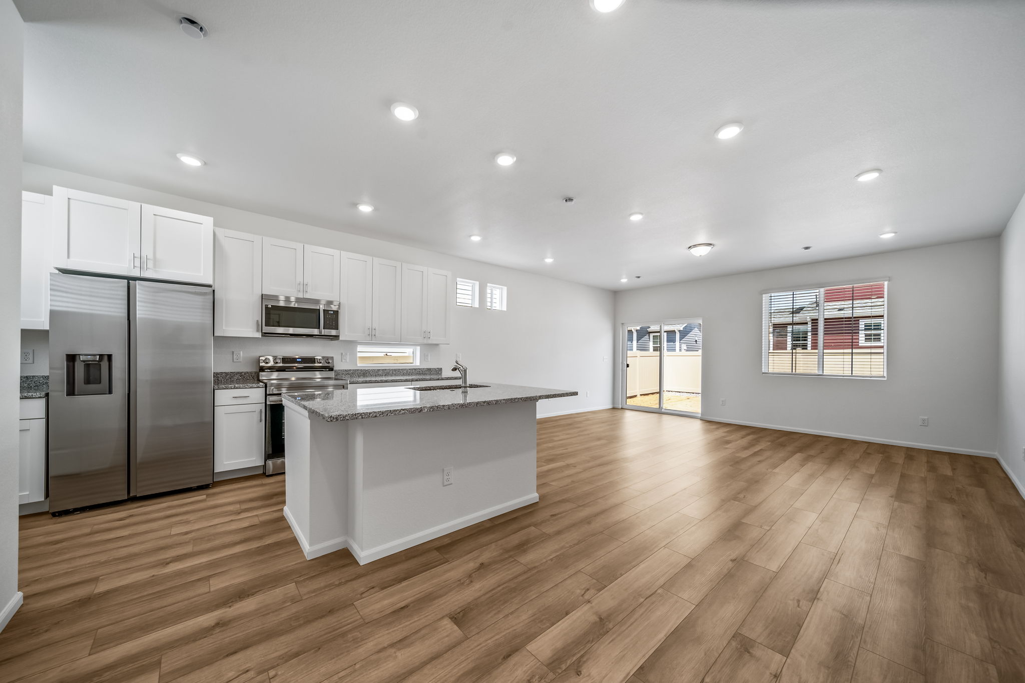 931-dalton-porchlight-22381-kitchen