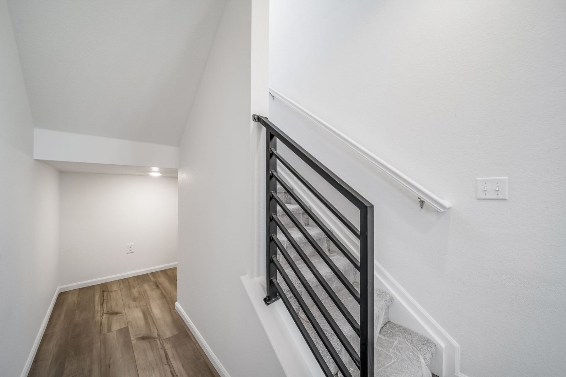 933 Selma 22293 Stairs