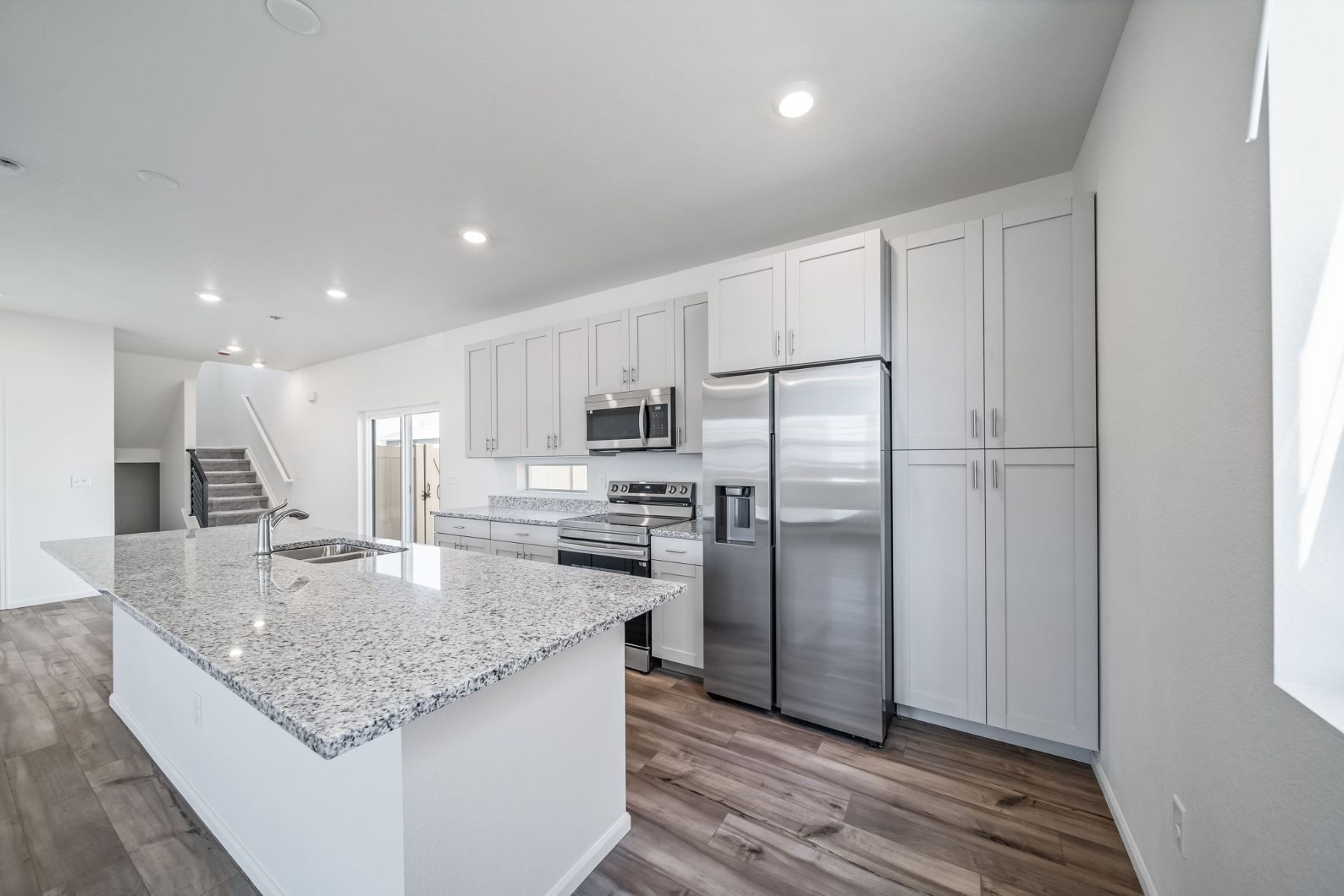 933 Selma 22293 Kitchen