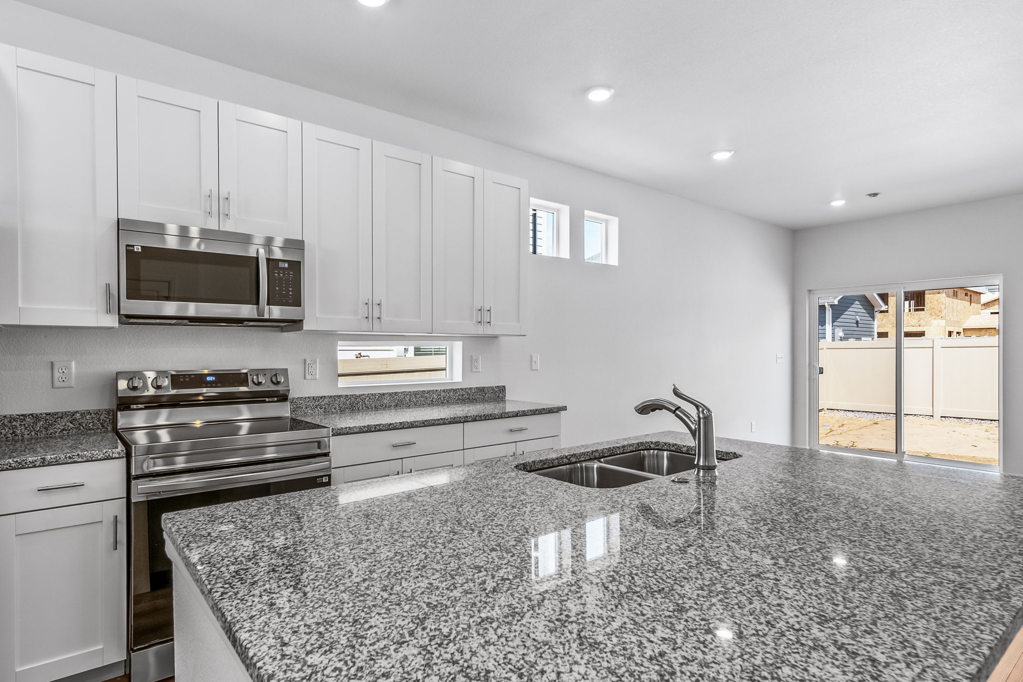 931-dalton-porchlight-22381-kitchen 4