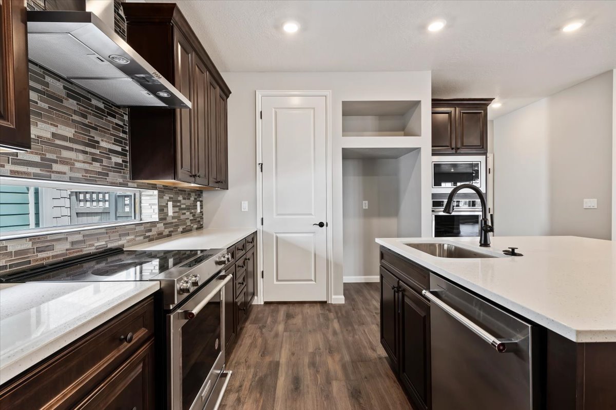 Vega Kitchen, Island and Pantry