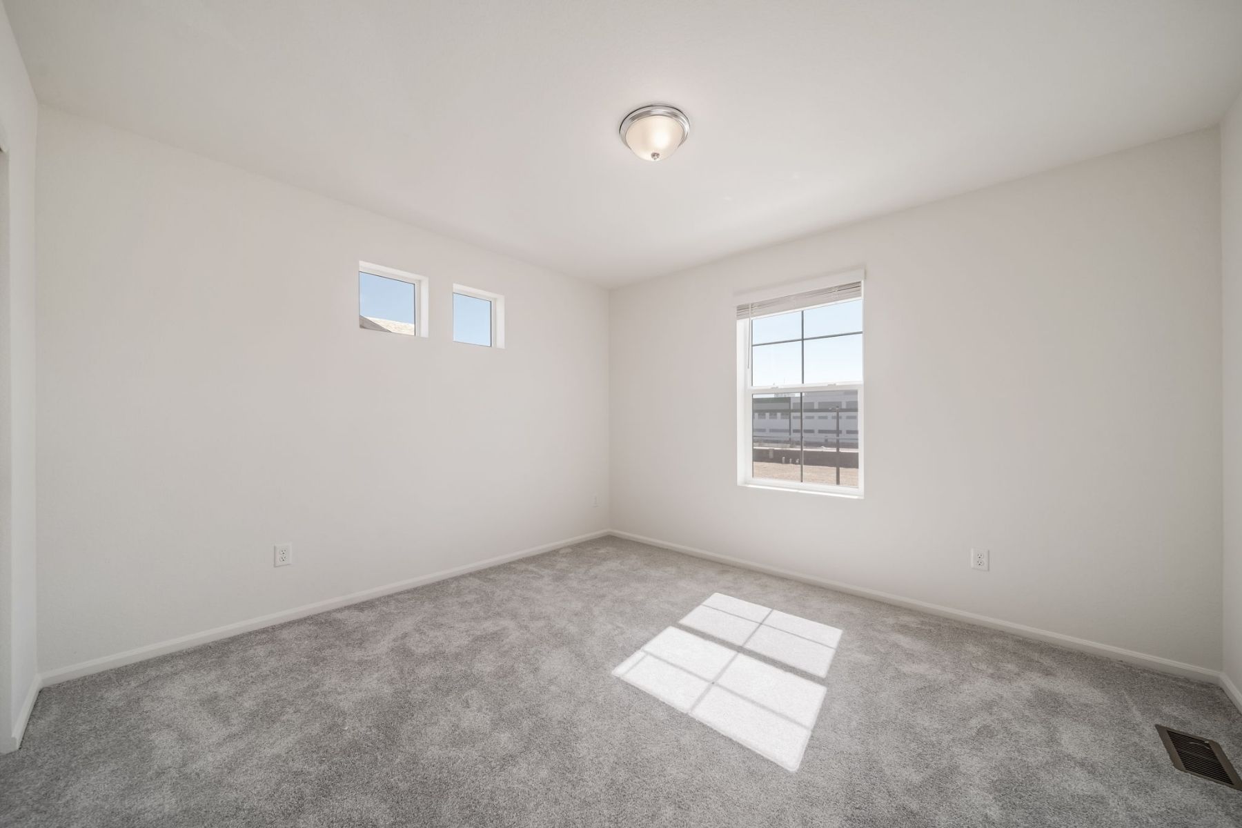 933 Selma 22293 Bedroom 3