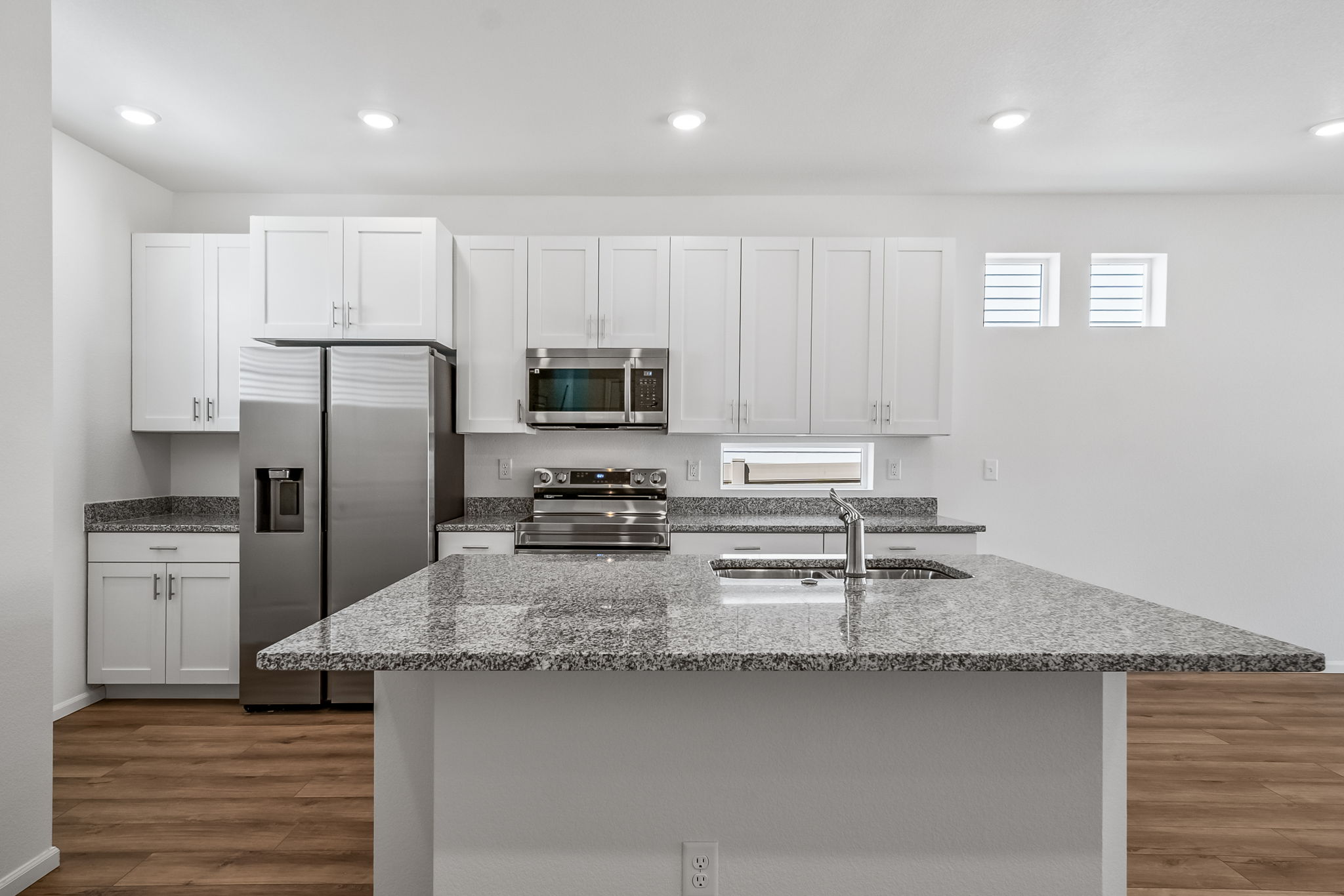 931-dalton-porchlight-22381-kitchen 3