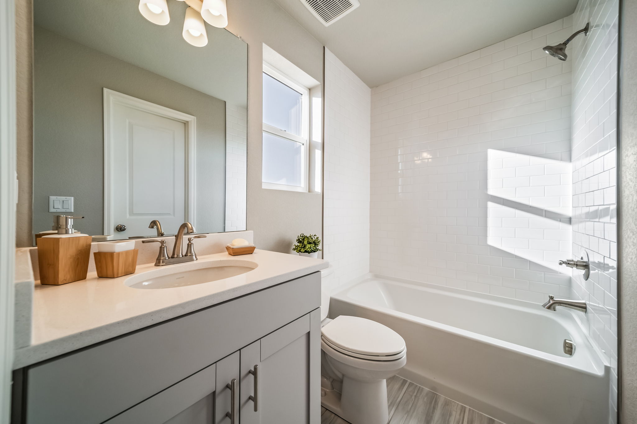9911-Muir-American Dream-Reunion-Primary Bathroom