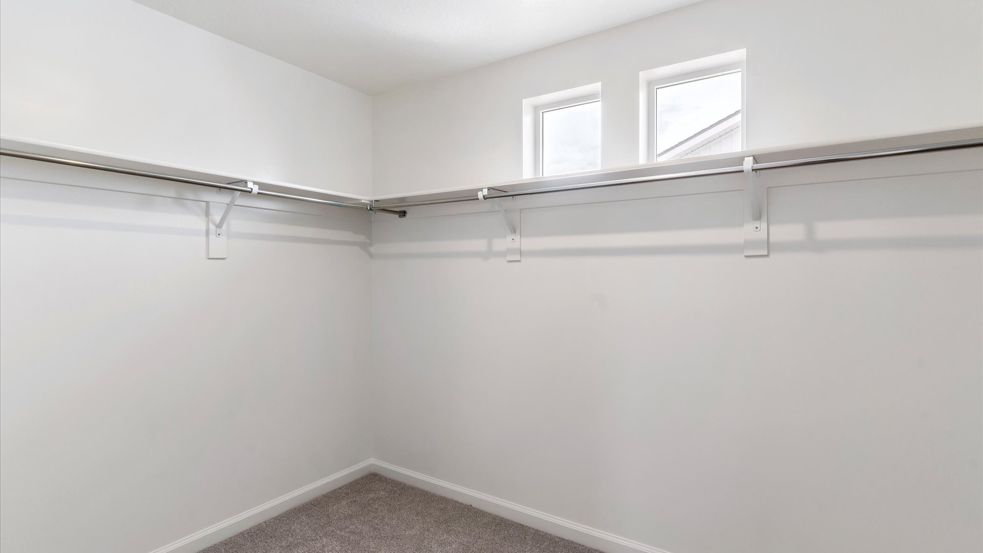 932 - Helena - Primary Closet