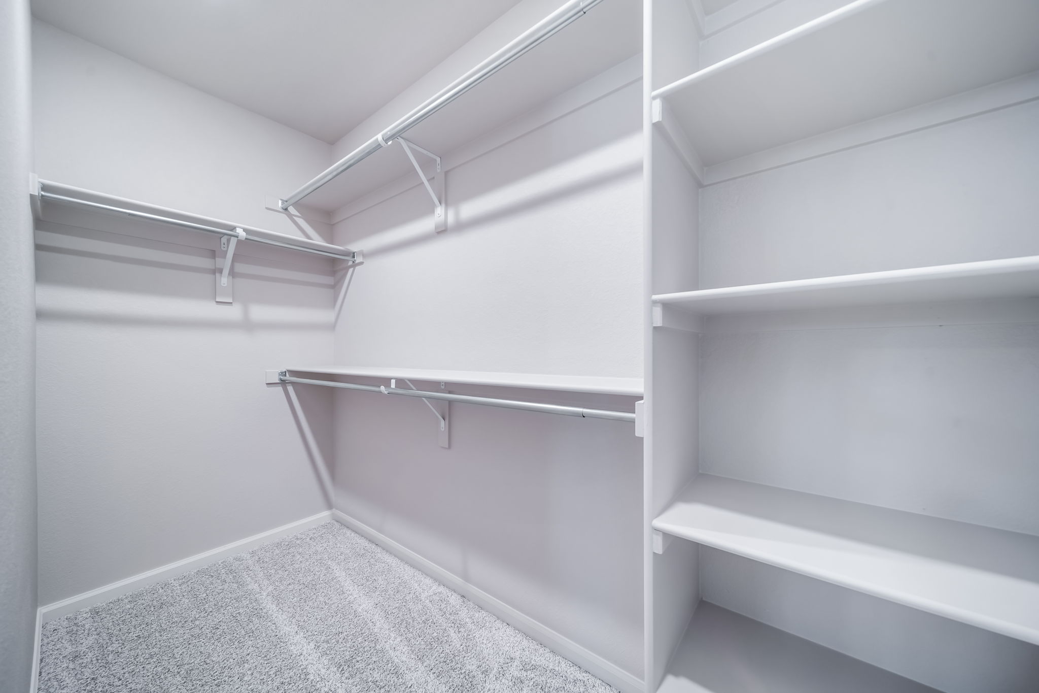 9911-AD Muir 13465 Primary Closet