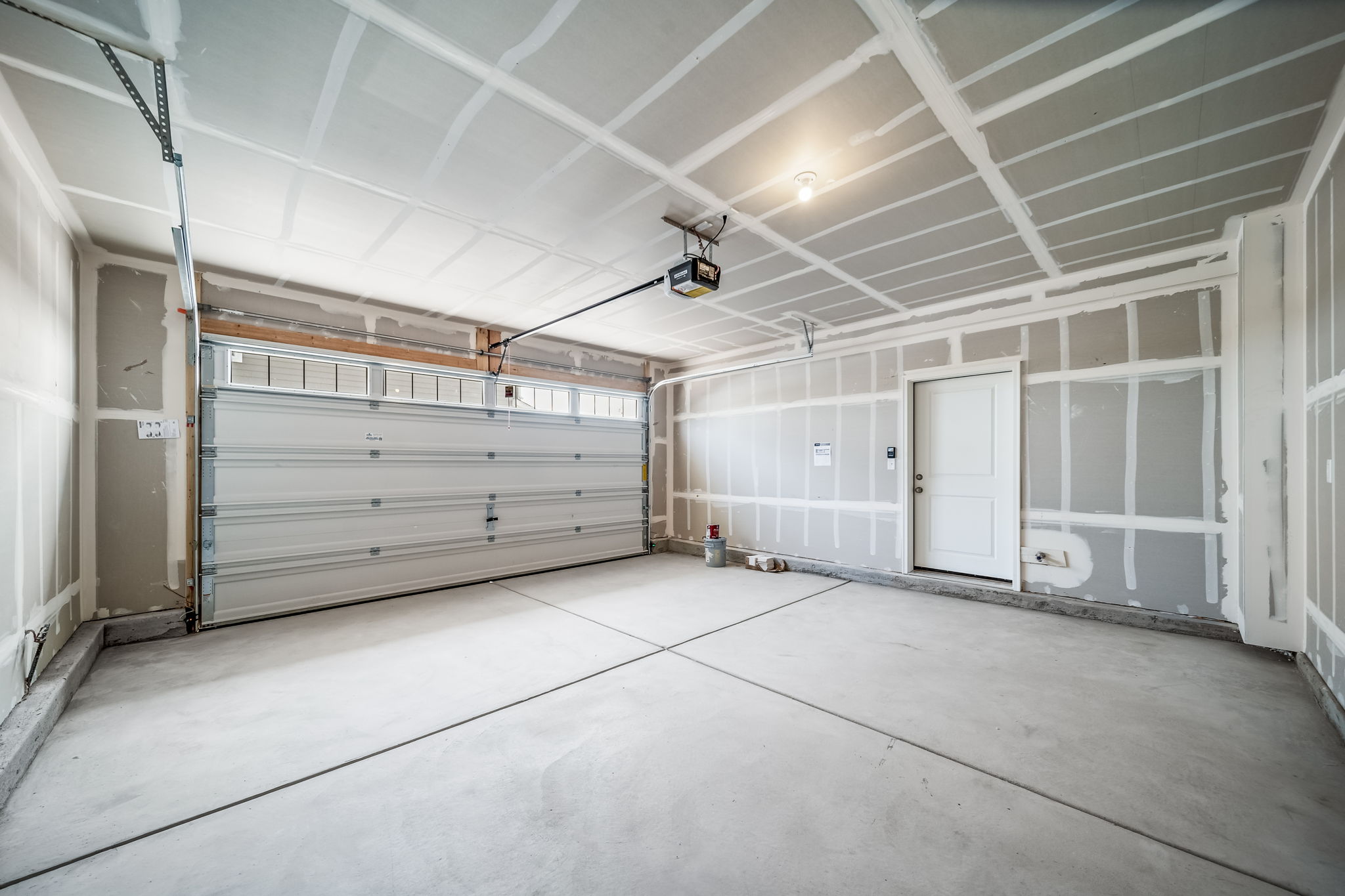 931-dalton-porchlight-22381-garage
