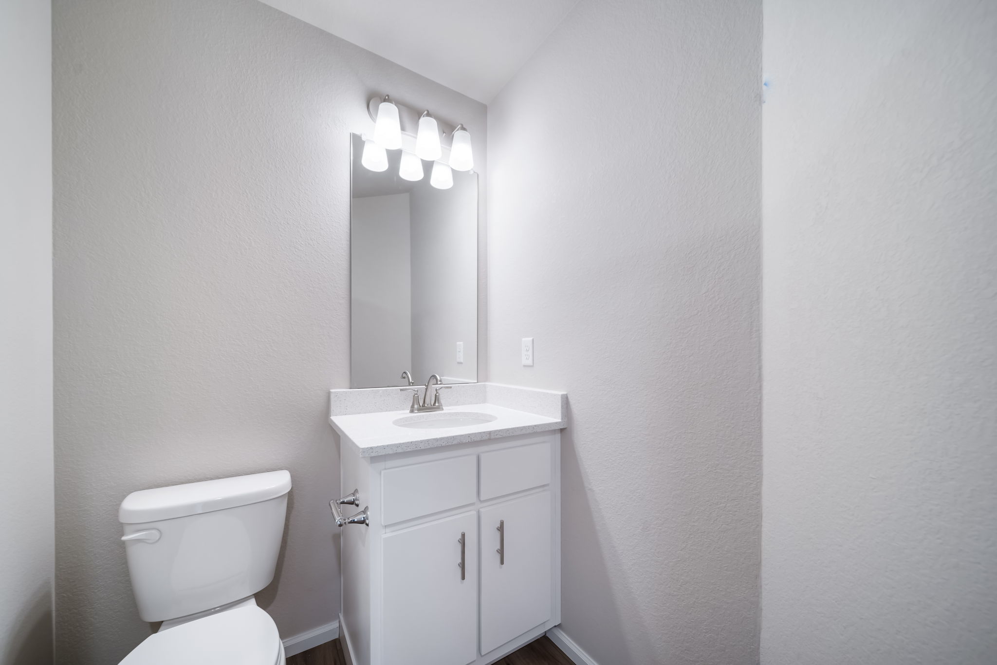 9911-AD Muir 13465 Guest Bathroom