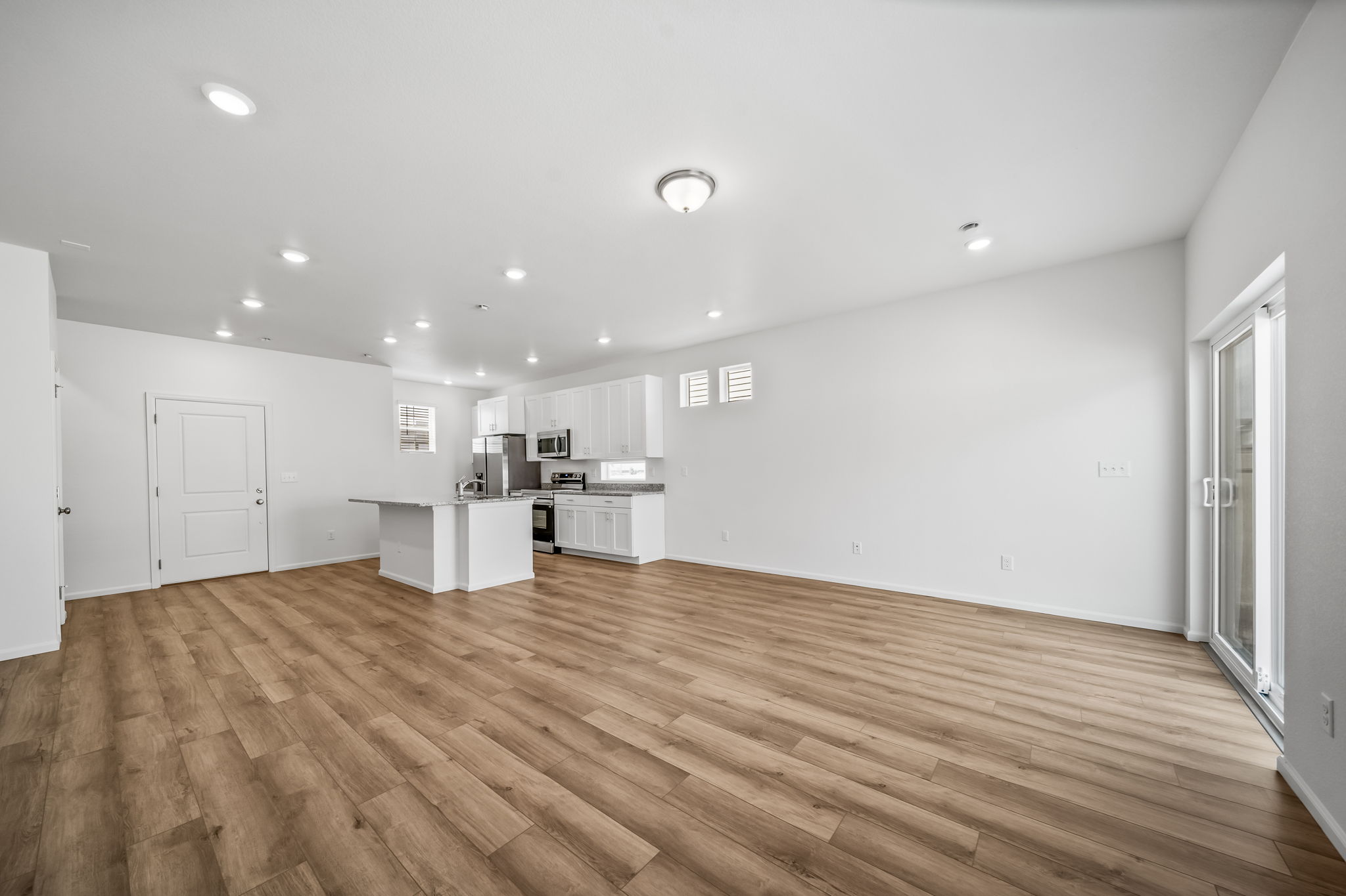 931-dalton-porchlight-22381-great room kitchen