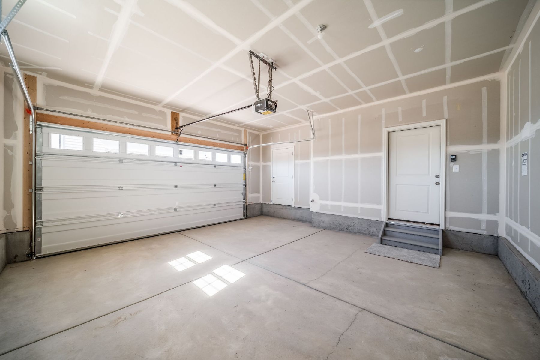 933 Selma 22293 Garage