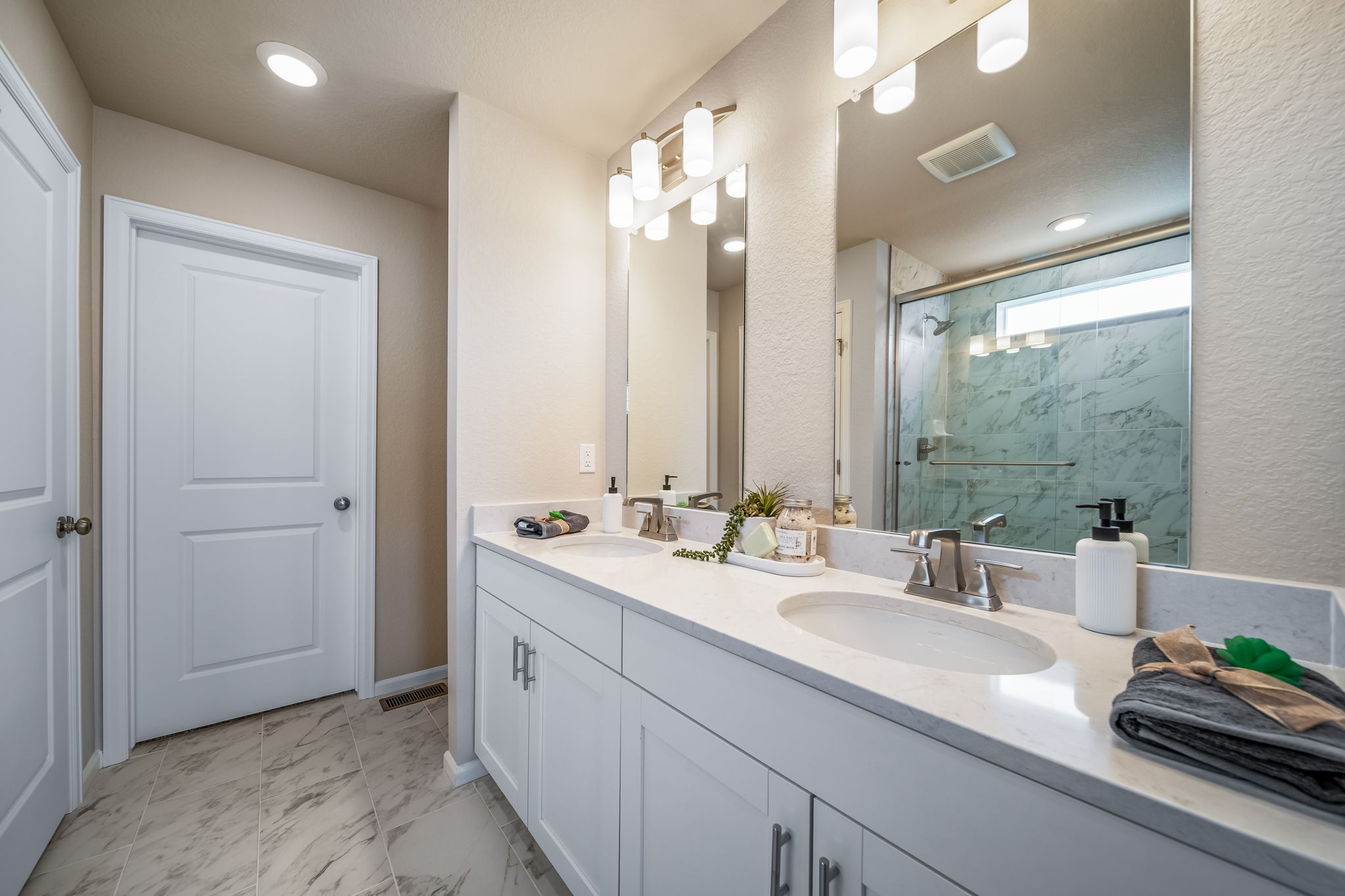 934-Griffin 22291 Primary Bathroom