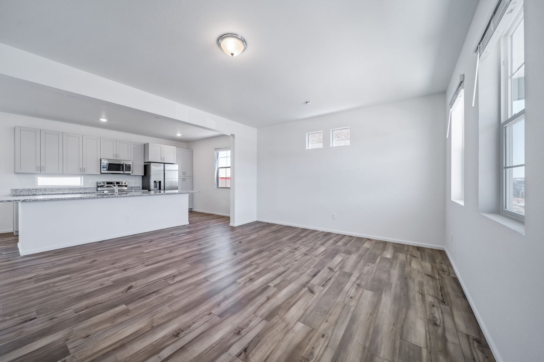 933 Selma 22293 Great Room