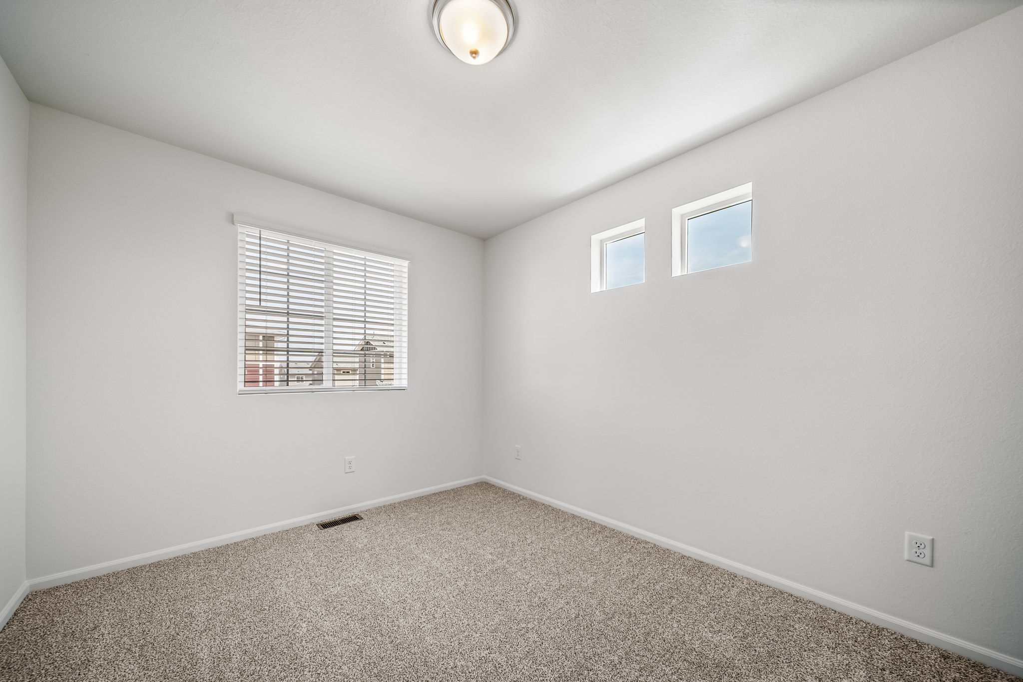 931-dalton-porchlight-22381-bedroom 1