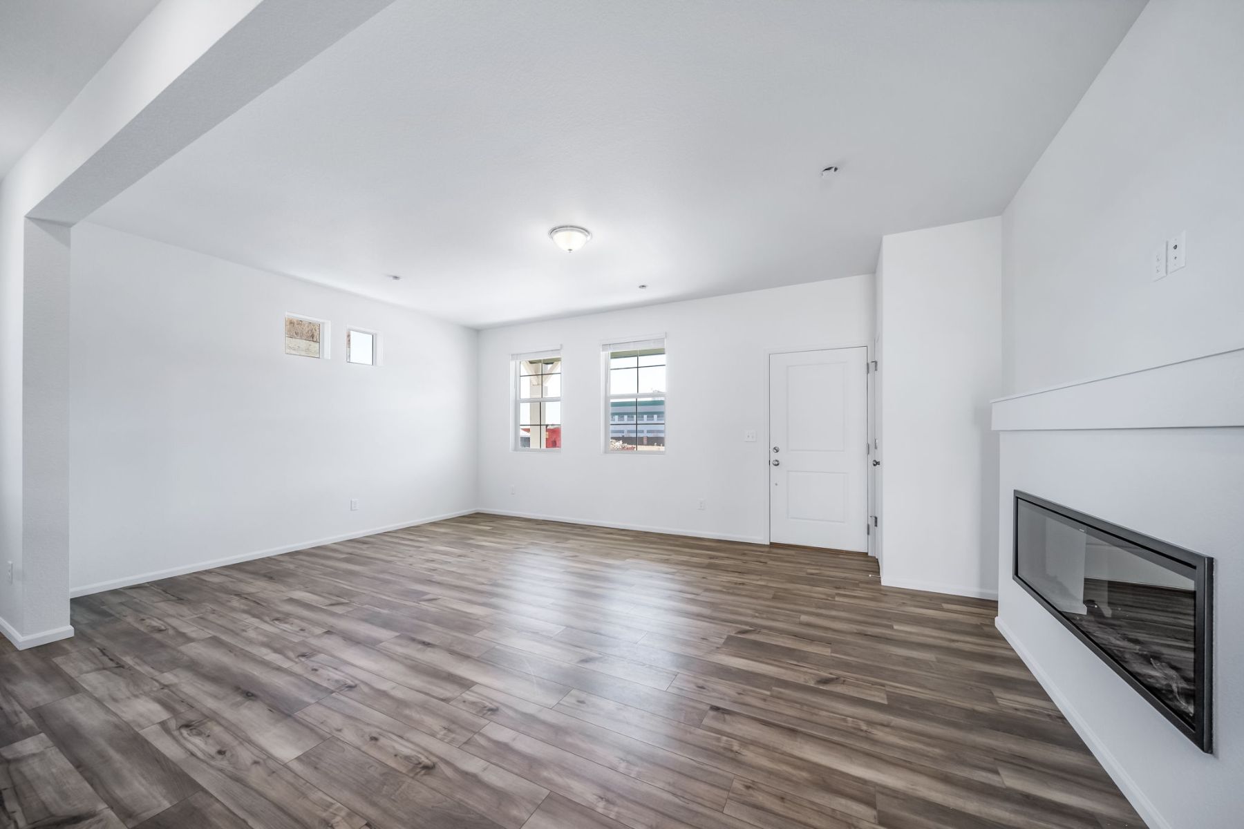 933 Selma 22293 Great Room