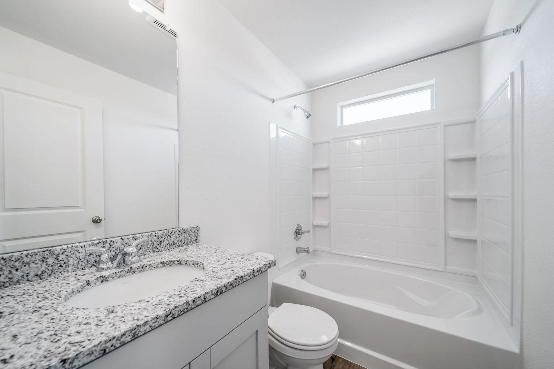 933 Selma 22293 Guest Bathroom