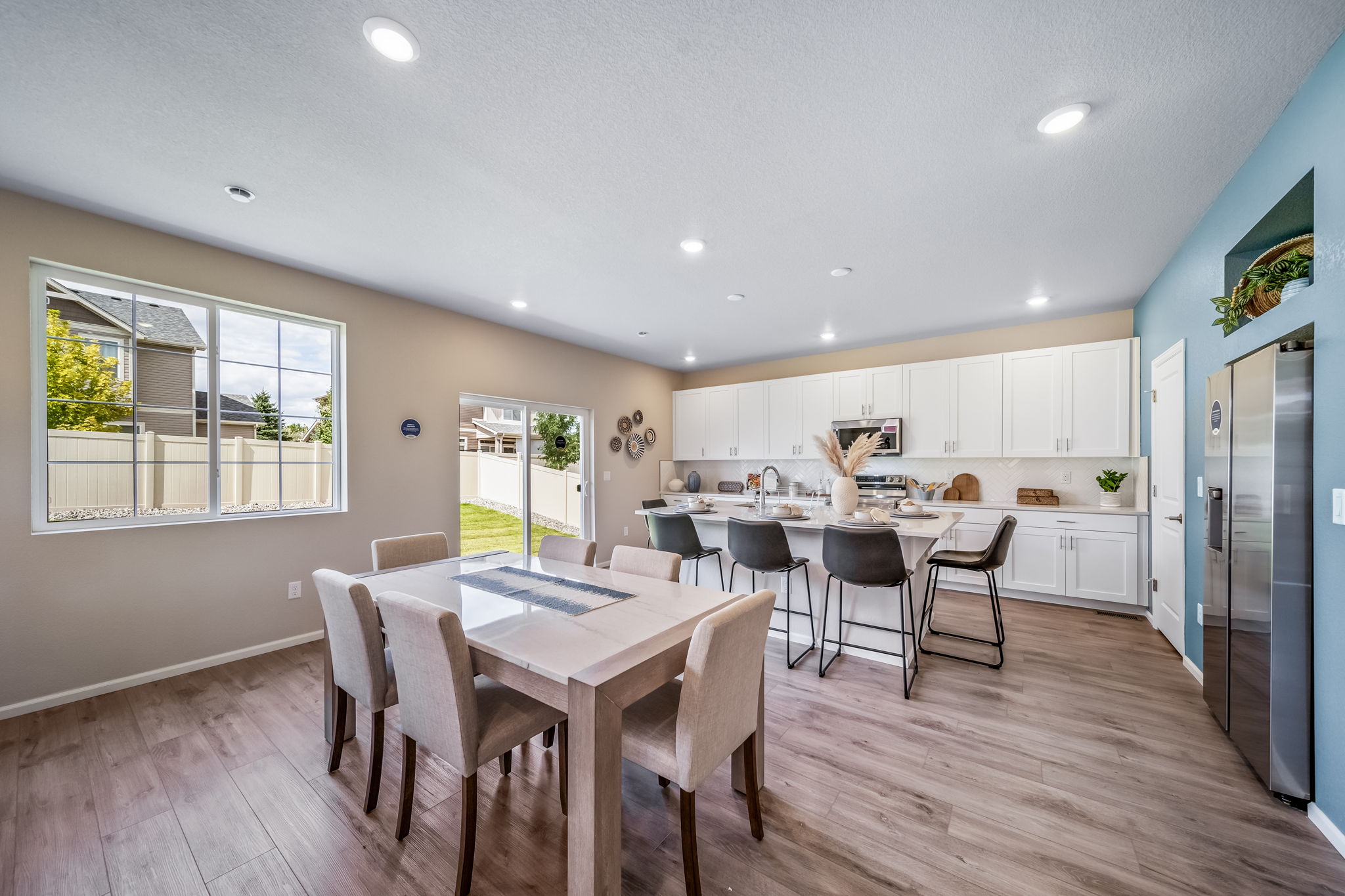 972-Esprit-Brio-3674 Crestwood Ln-Dining Kitchen