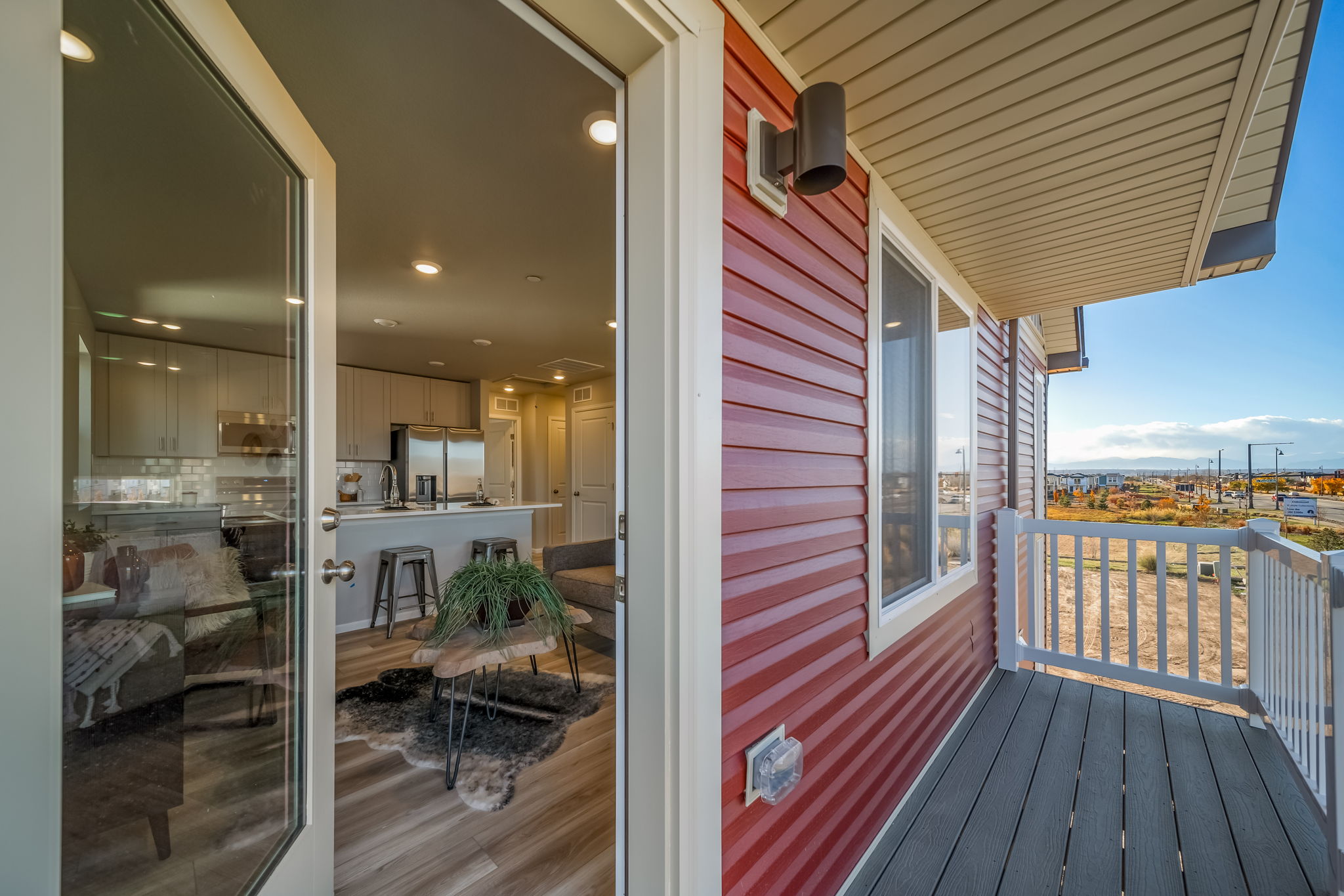 9911-Muir-American Dream-Reunion-Balcony