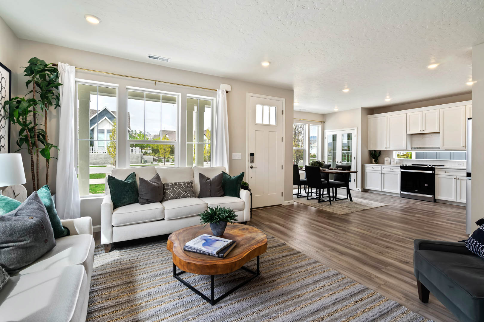 Lupine Living Room - 4