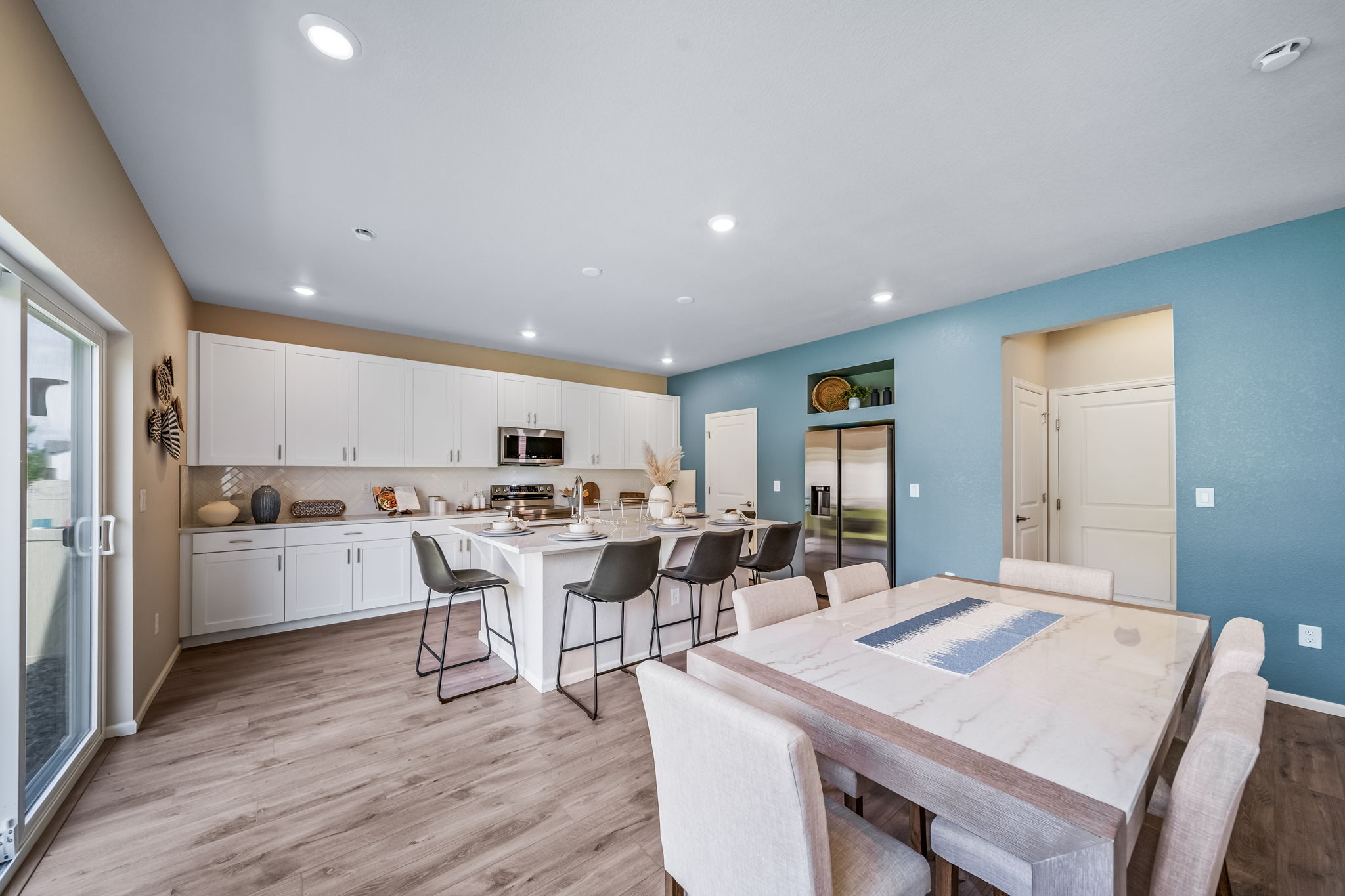 972-Esprit-Brio-3674 Crestwood Ln-Dining Kitchen