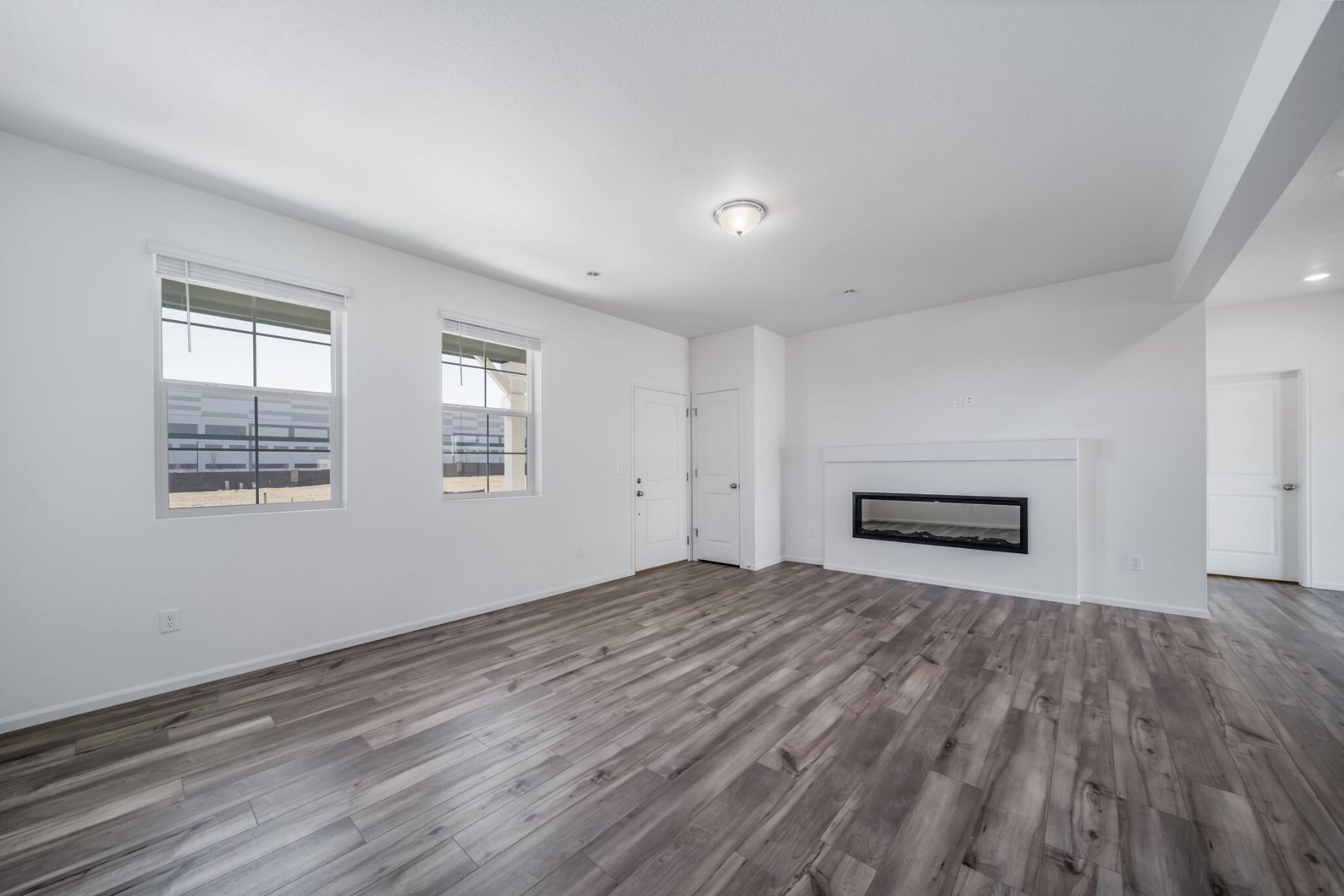 933 Selma 22293 Great Room