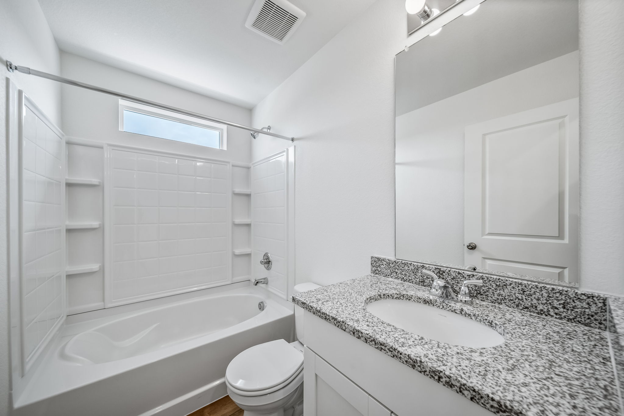 931-dalton-porchlight-22381-bathroom 2