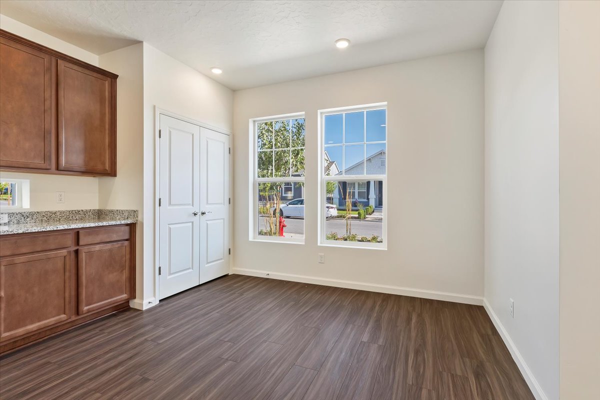 Primrose Dining Area