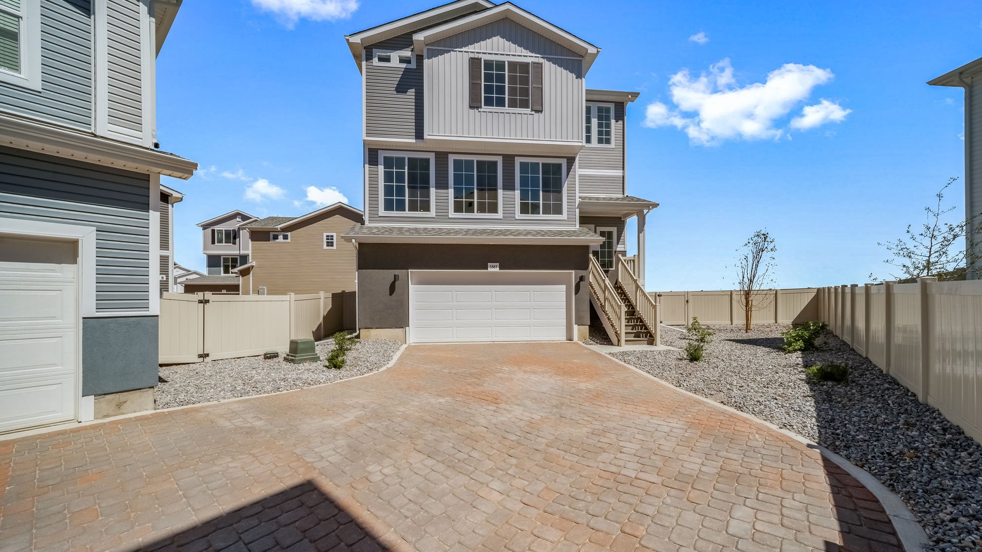 135 Clydesdale Coach 3387 Pearwood Dr TRR