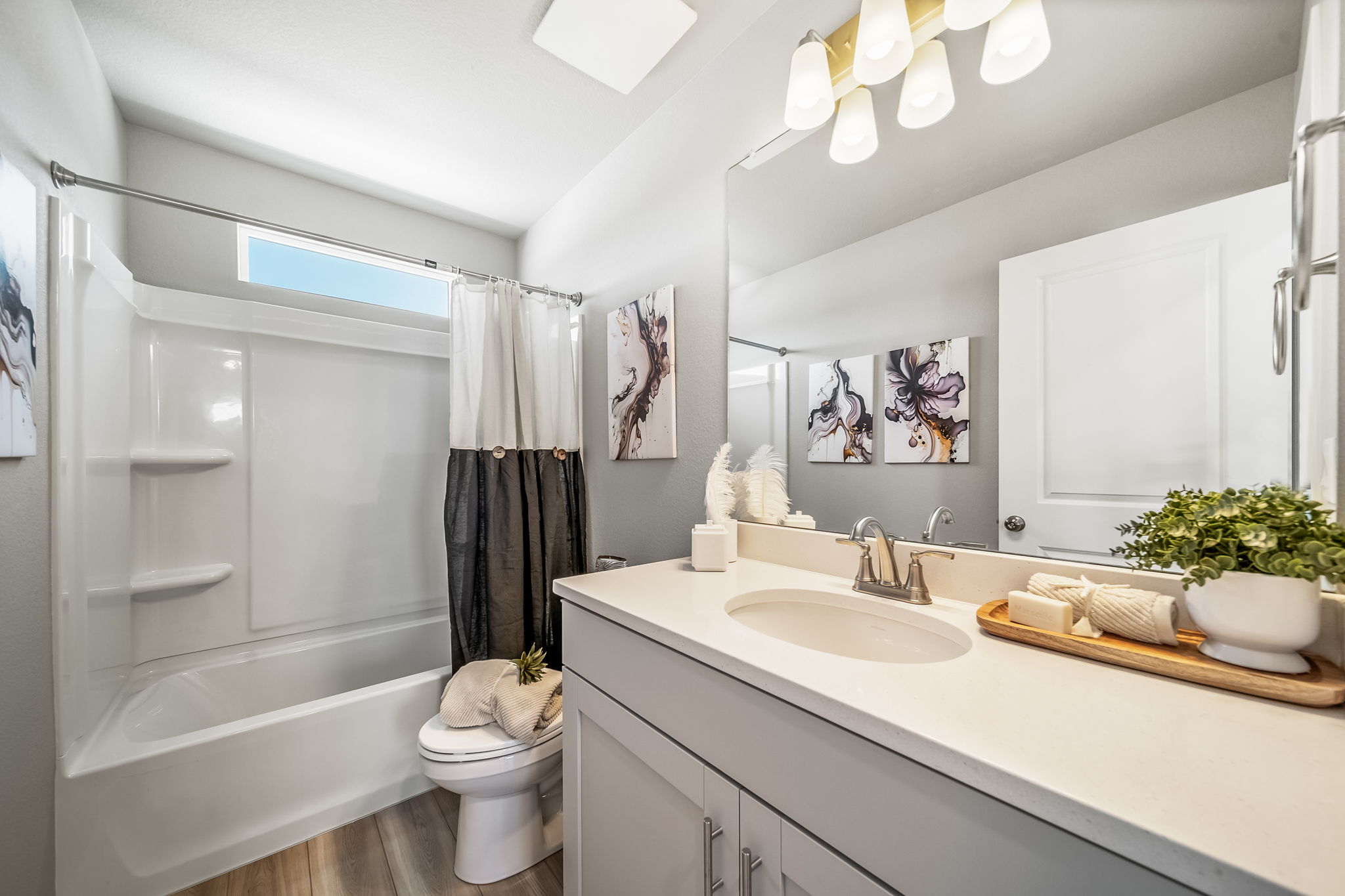 9914-Rand-American Dream-Reunion-13417 E 103rd-Second Bathroom