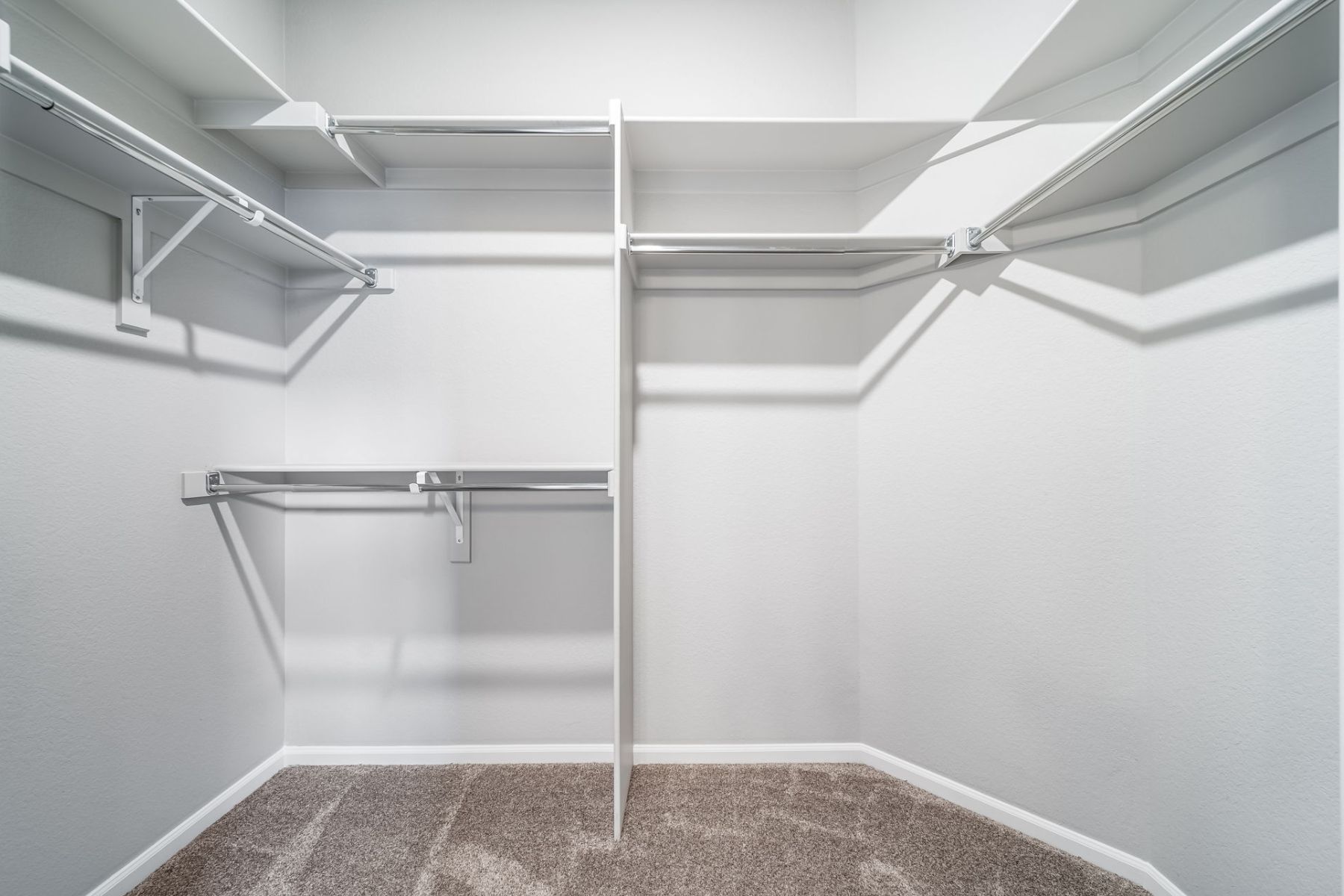 781 Monterey Epic 4975 Primary Closet