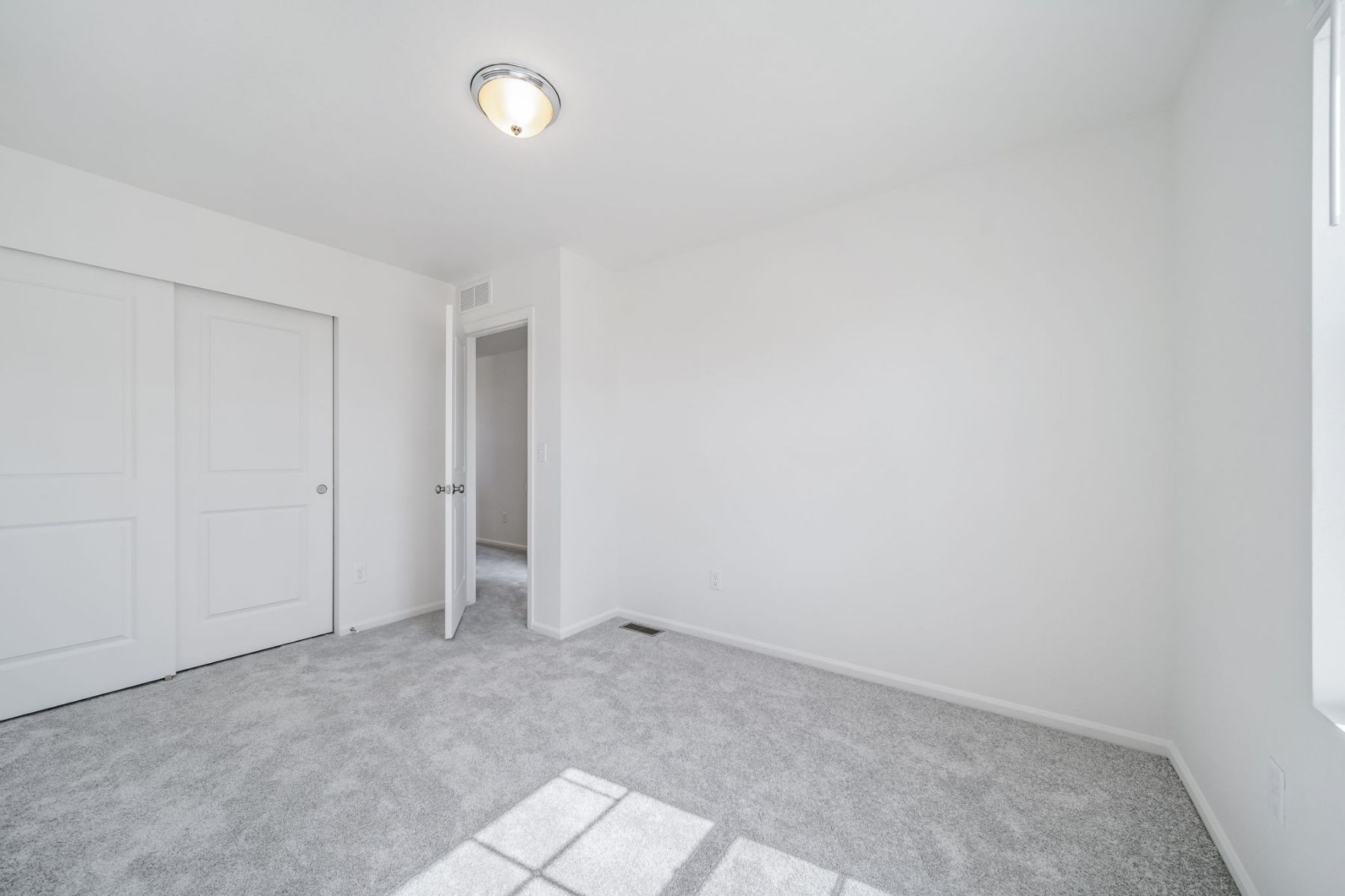 933 Selma 22293 Bedroom 2